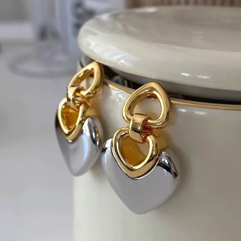 Europe And The United States Love Minority Light Luxury Fashion Earrings Suitable For Women Commute With Accessories
