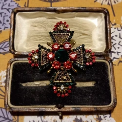 Vintage Women Men Fashion Classic Cross Crystal Badges Brooch Unisex Exquisite Rhinestone Coat Clothing Accessories Pines