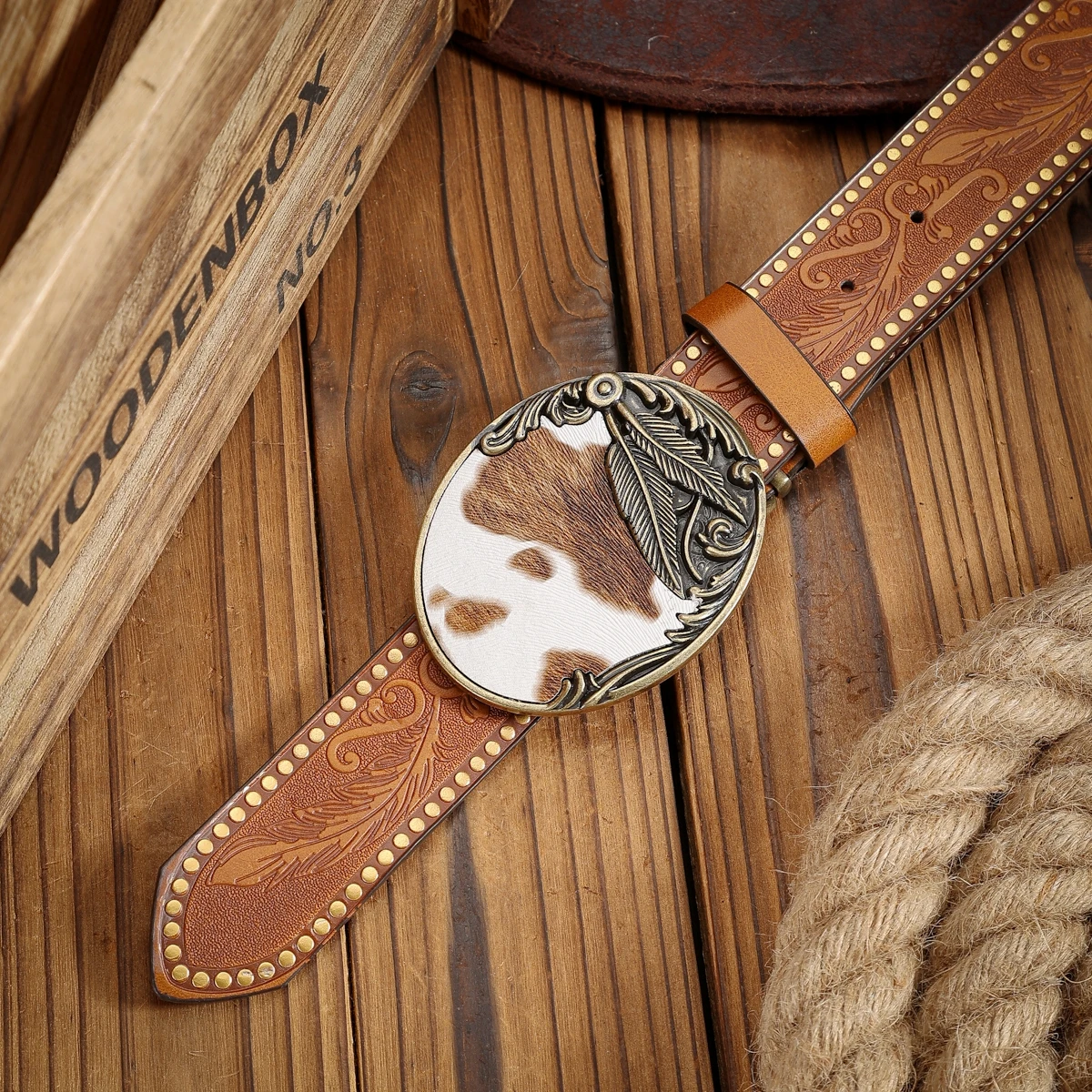 حزام PU بإبزيم على الطراز الغربي مناسب لكل من الرجال والنساء، وحزام كاجوال فريد من نوعه (مع أظافر مثقوبة)