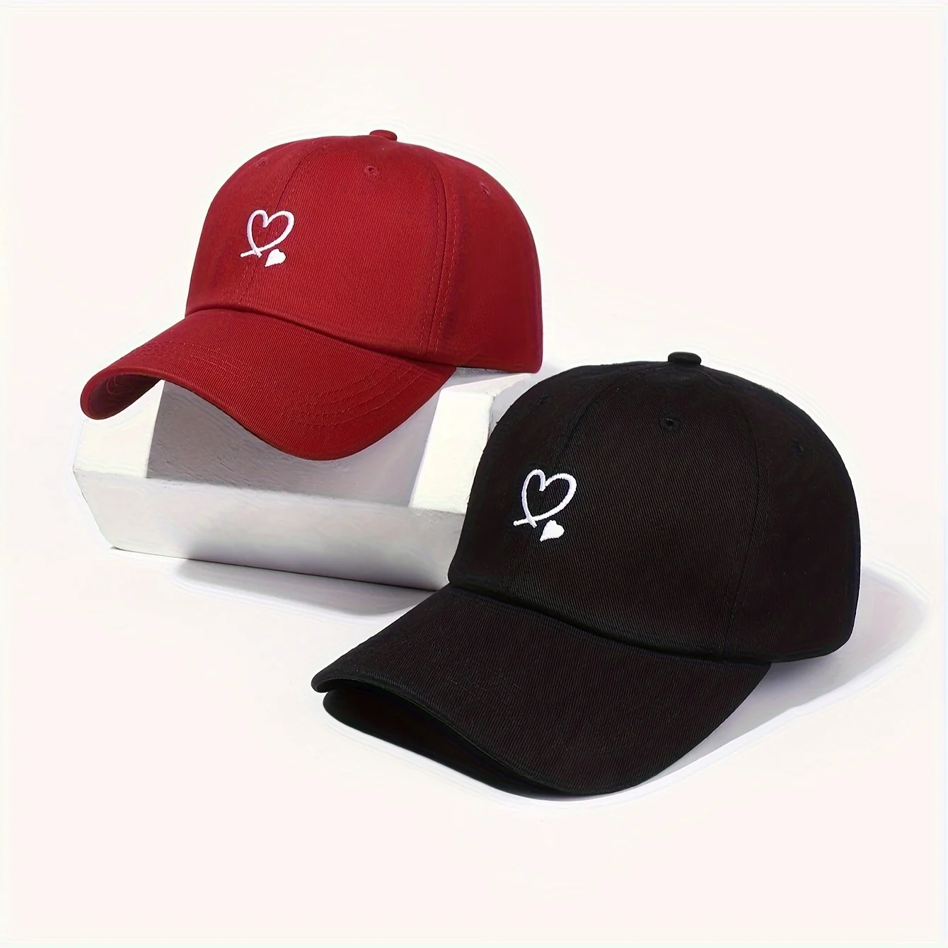 2 pairs of baseball caps with neutral embroidery and adjustable sun visors for outdoor leisure