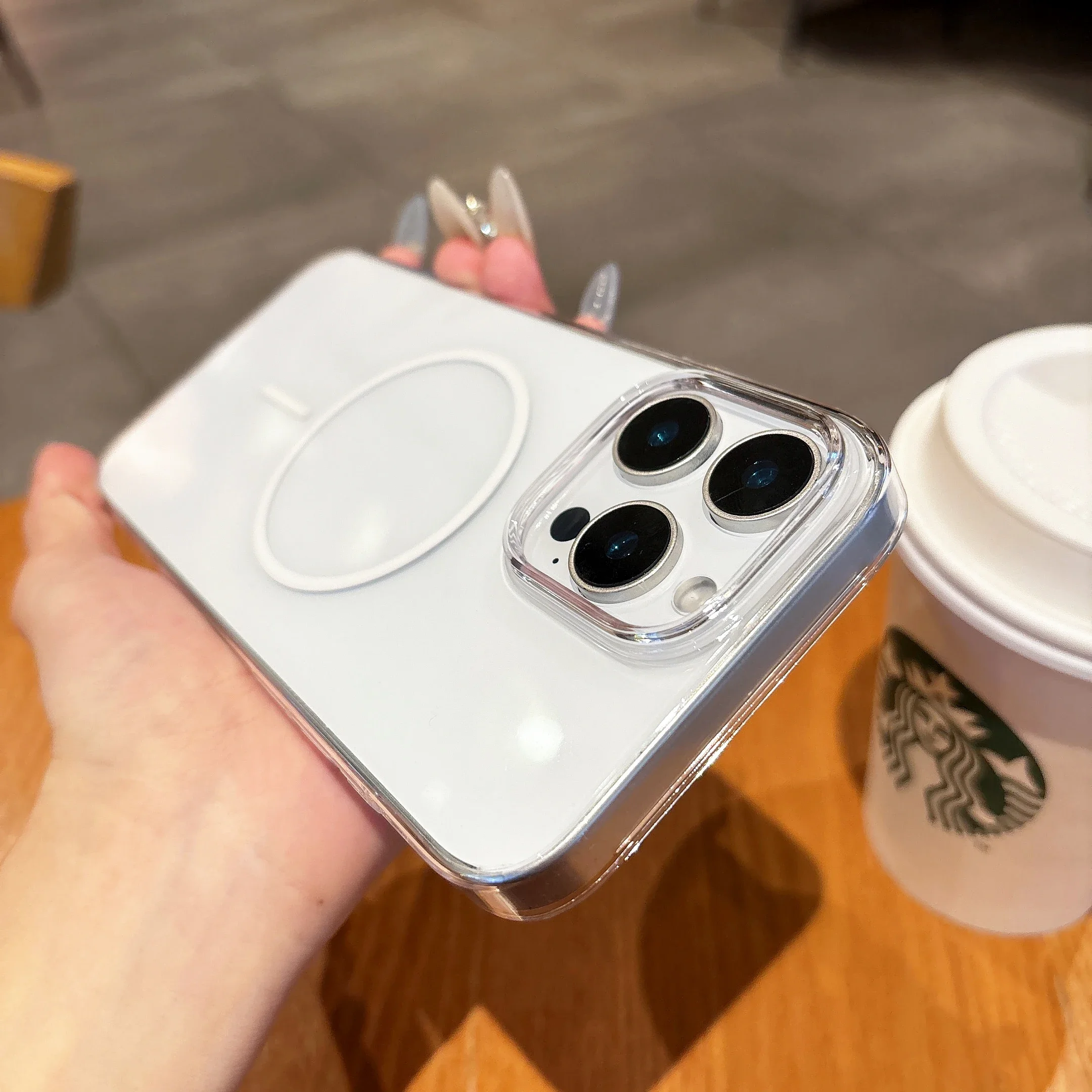 حافظة هاتف شفافة ورقيقة للغاية لهاتف Magsafe لهاتف آيفون 16 15 14 Plus 13 12 Pro Max غطاء كريستال مغناطيسي للشحن اللاسلكي ﻿