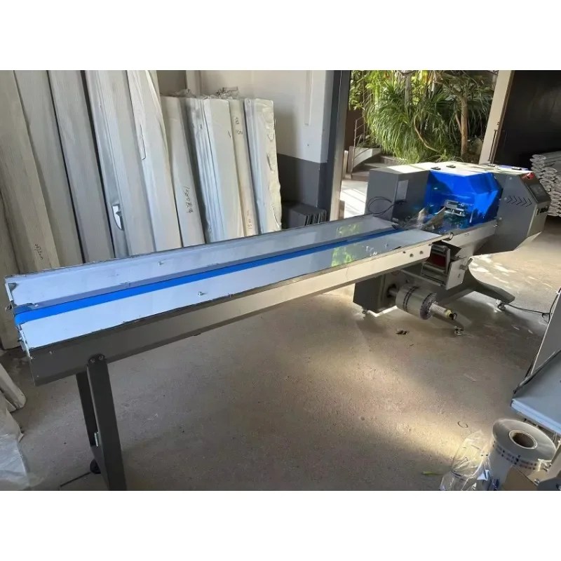 Professional Candy Packaging Pillow Type Packing Tea Three-servo Drives Multi-functional Chocolate bar Pillow Packaging Machine