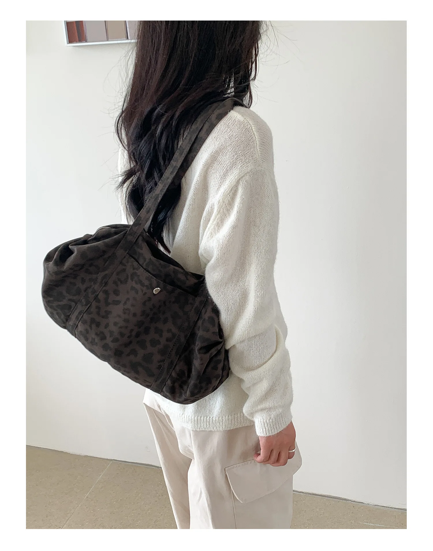 Wilde Leopardenmuster Nylon Umhängetasche Große Kapazität Multipocket Tote Bag Trendy Frauen Casual Geldbörse Guangzhou Hochwertige Tasche – Detail 13