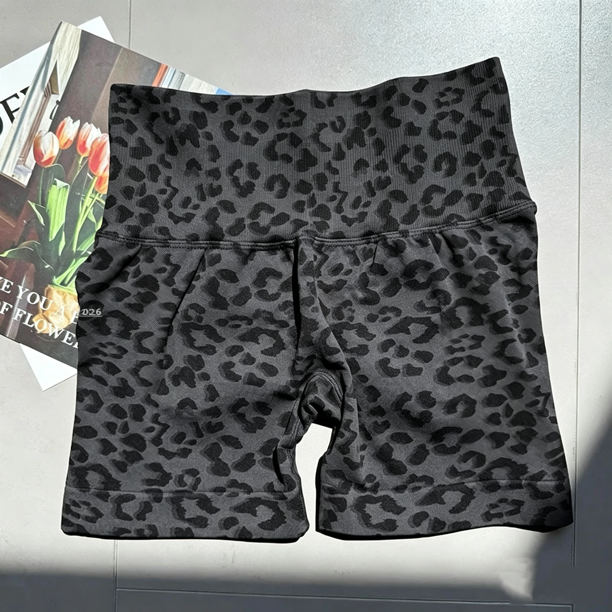 Peach Hip Lifting Sportshorts für Damen, hohe Taille und Taillenstraffung, schlankmachend, zum Laufen, schnelltrocknend, dreipunktige, enge Hose – Detail 8