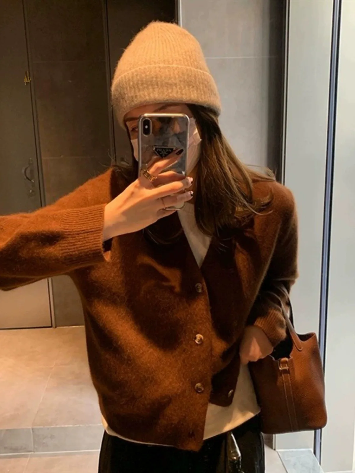 2023 autumn and winter new cashmere V-neck knit coat senior sense fold wear woolen sweater women loose cardigan