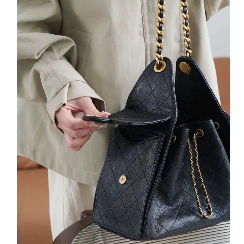 

Новинка 2023 года, кожаная маленькая ароматная сумка-ведро с бриллиантовой цепочкой, металлическая универсальная женская сумка через плечо, портативная сумка-мессенджер