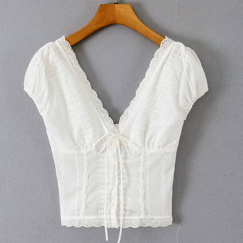 ผู้หญิงคอวีลึกลูกไม้กุ๊น Broderie Milkmaid Top พร้อมผูกด้านหน้า