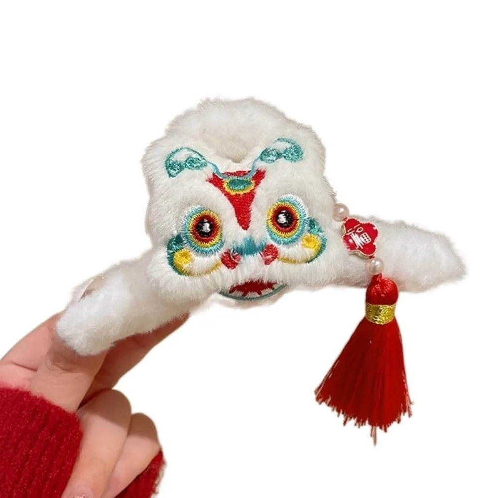 

Elegant Awakening Lion New Year Hair Claws Tassel Headdress Lady Shark Clip Hair Accessories Red Women Hair Clips Women