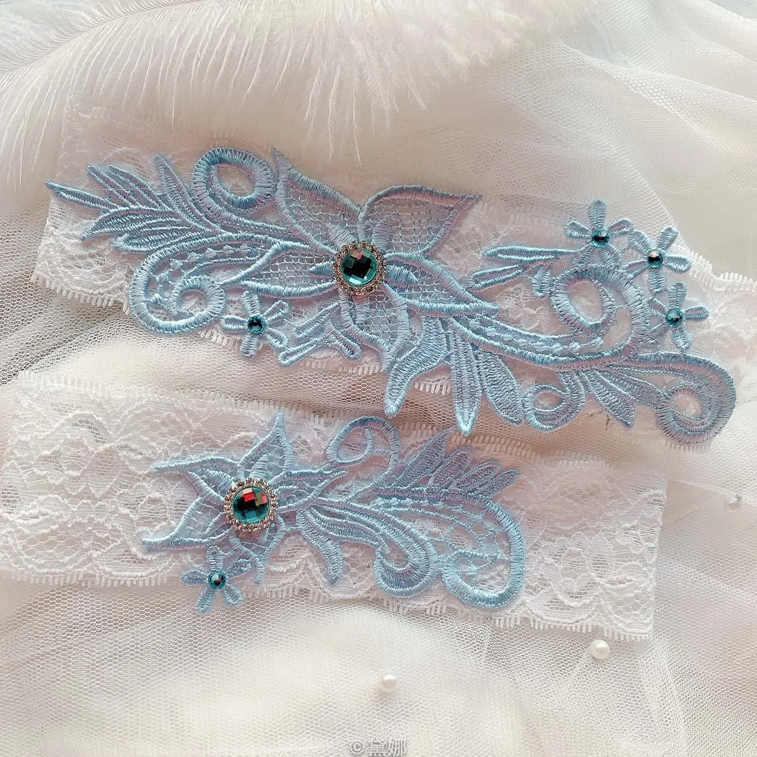 Giarrettiera da sposa con cristalli di applicazioni blu cielo per reggicalze con anello per gamba in pizzo da sposa