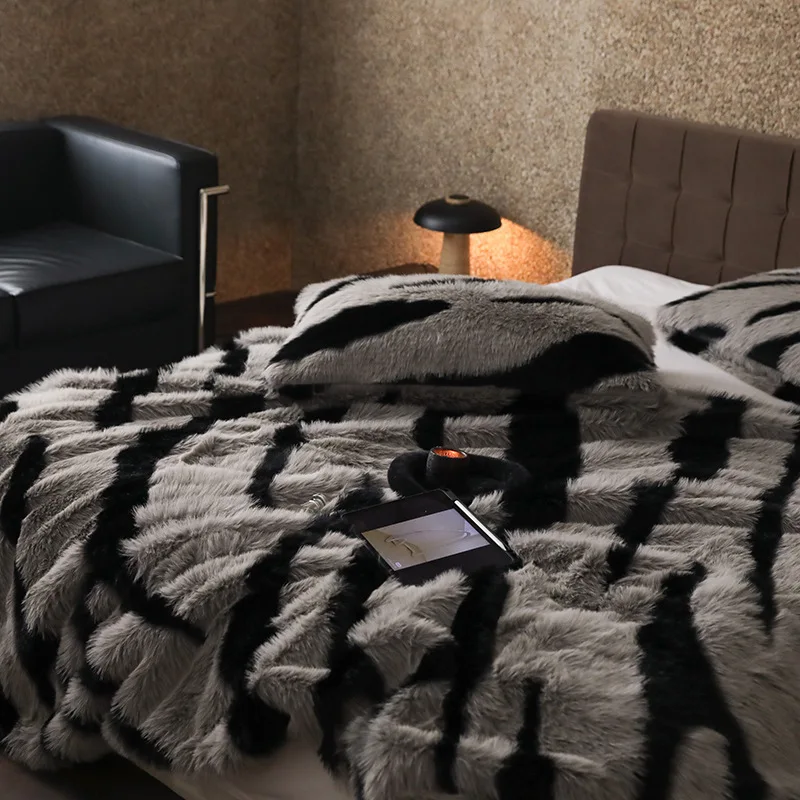 Fashion Fox Fur Zebra Pattern Single Blanket Luxury Warm Bedroom Sofa Blankets for Winter Thickened Skin Friendly Warm Quilt