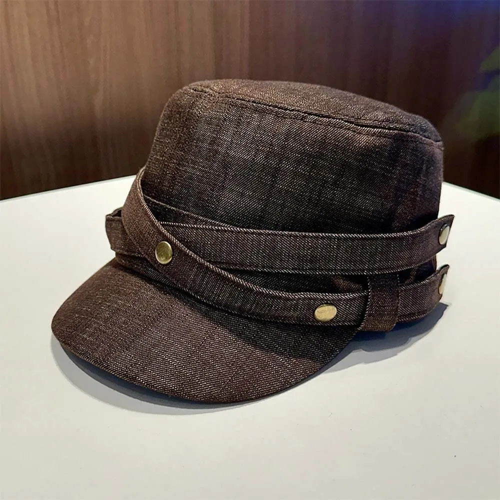 Gewaschene Denim-Flachmütze mit Metallknopf, Kreuzband, Retro-Reitermütze, verstellbarer Riemen, einfarbig, Vintage-Schirmmütze – Detail 4