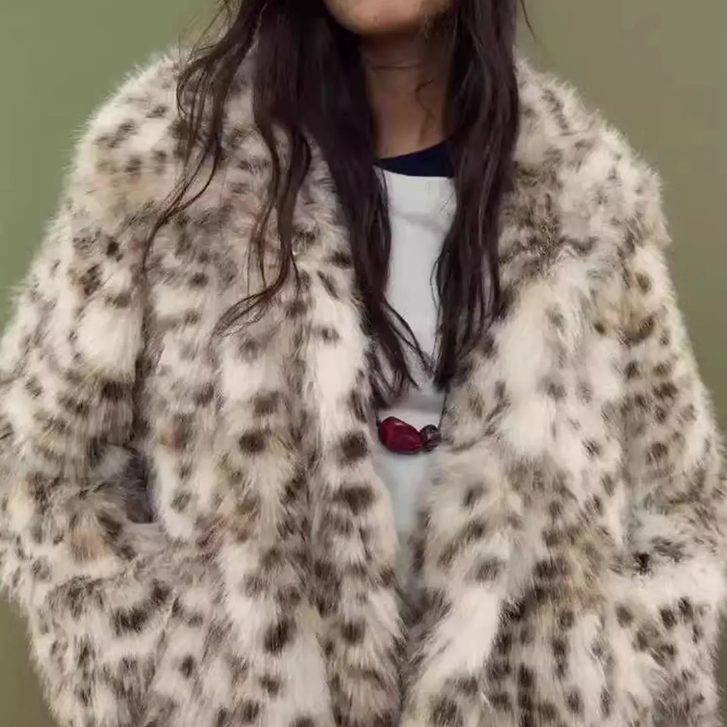 معطف نسائي فضفاض مناسب بأزرار للإغلاق لخريف 2025 Z ماركة طويلة Sve وياقة على شكل طية صدر السترة أوروبية مزخرفة بالفرو