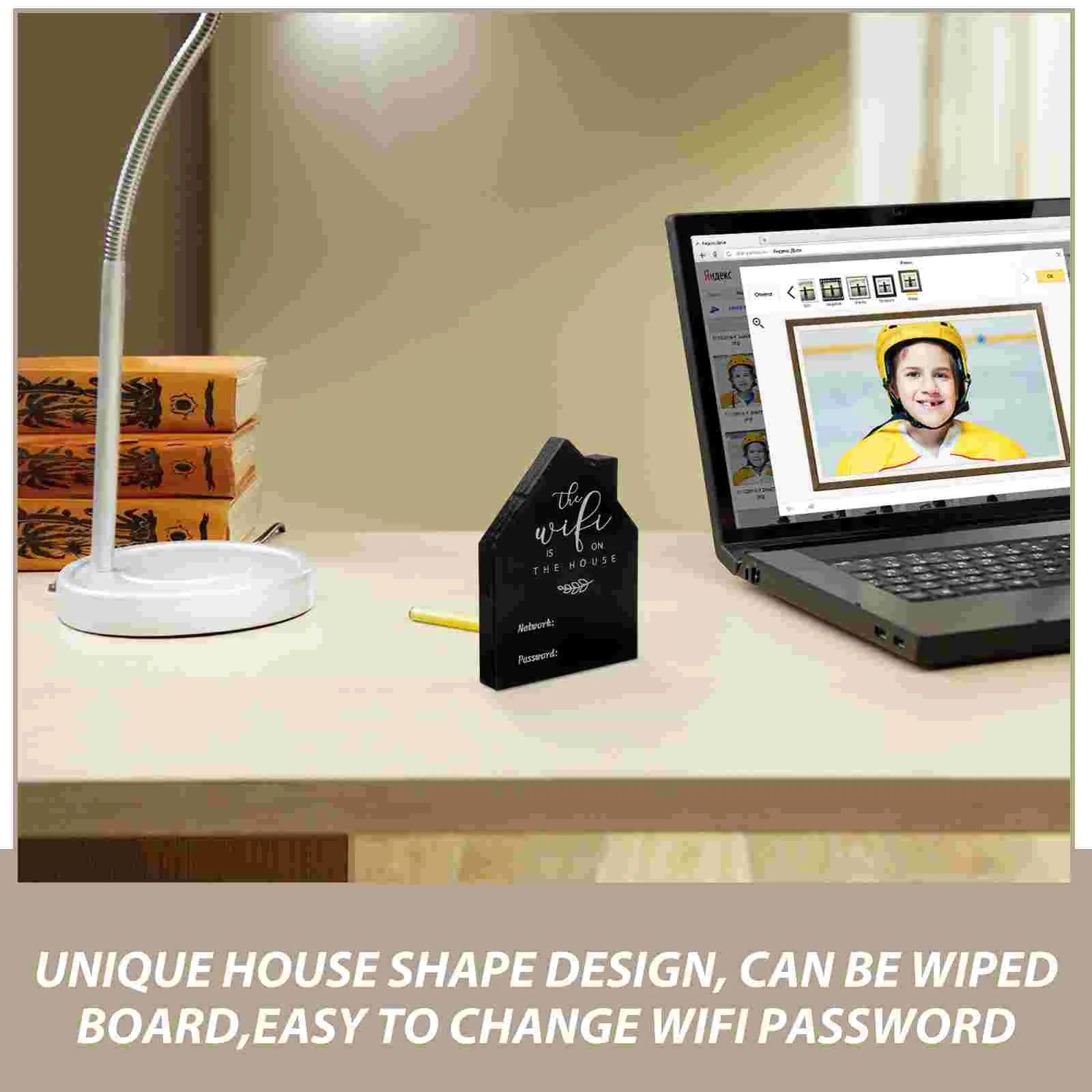 รหัสผ่านป้าย Wifi สําหรับห้องพักไม้เตือนโรงแรมแขกเครือข่ายไร้สายขาตั้งไม้