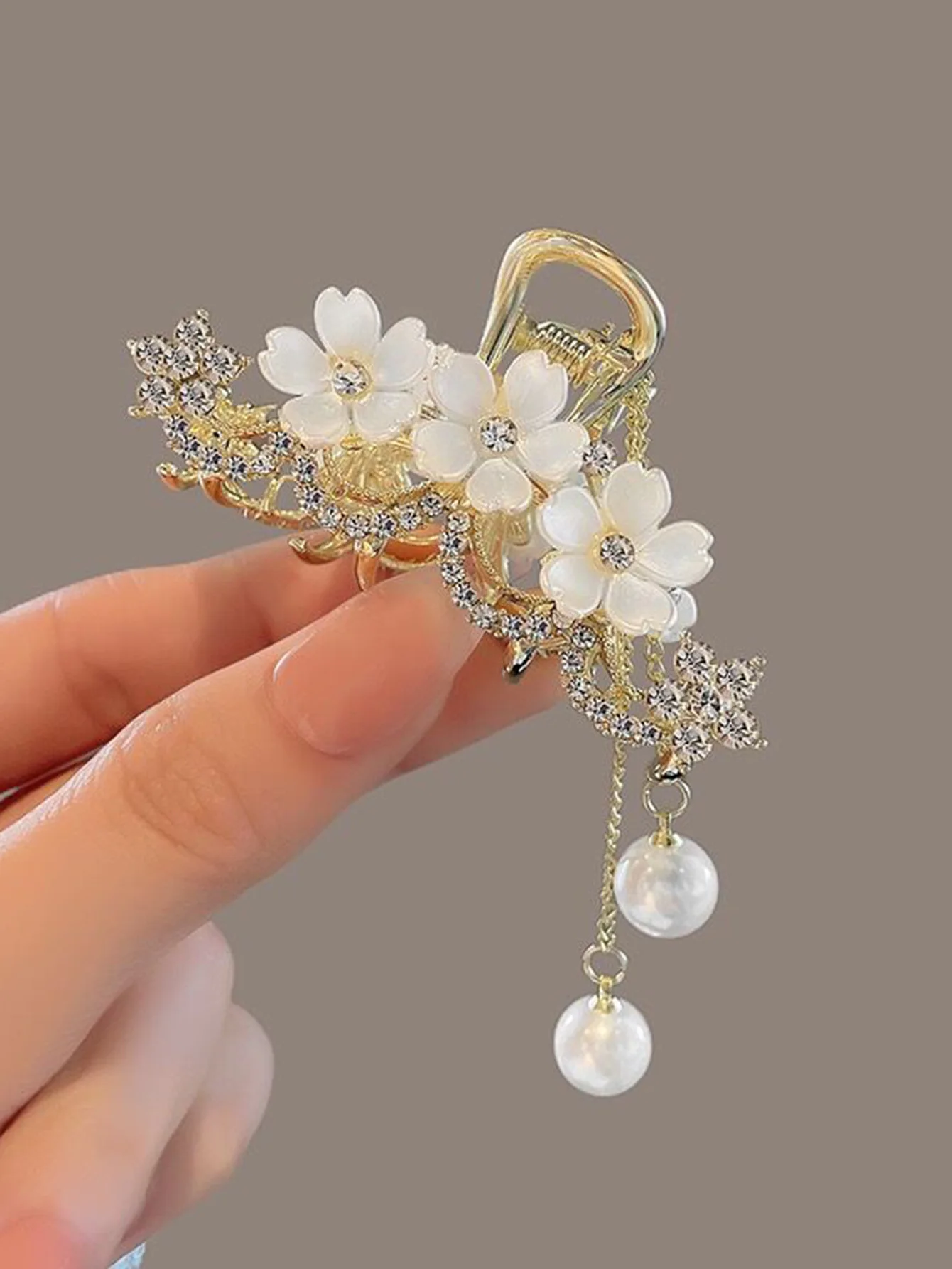 1 Pcs Fashion Exquisite Water Diamond Camellia Flower Pearl Tassel Hair Claws For Women Girls Party Hair Accessories