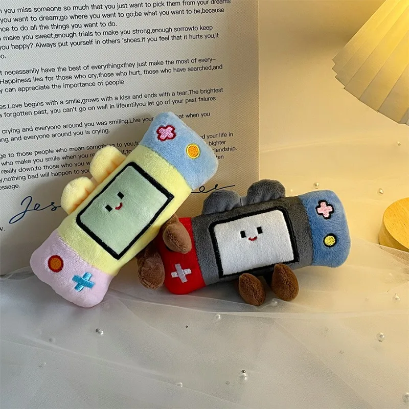 漫画ゲーム機ソフトプラッシュトイキーホルダー、バックパックデコレーション用ぬいぐるみペンダント、キーホルダー、キーリング、バッグ用キーホルダー、人形キーリング