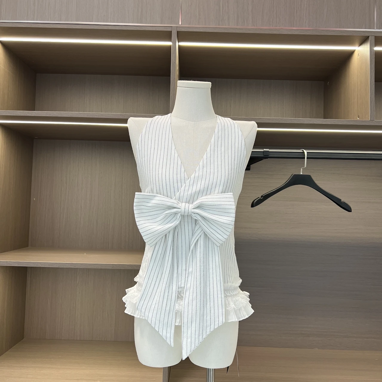 

Summer Women Cute Core Striped Halter Tops Gyaru Coquette 2000s Aesthetic Sleeveless Crop Top Design Camisole Bow Old Money