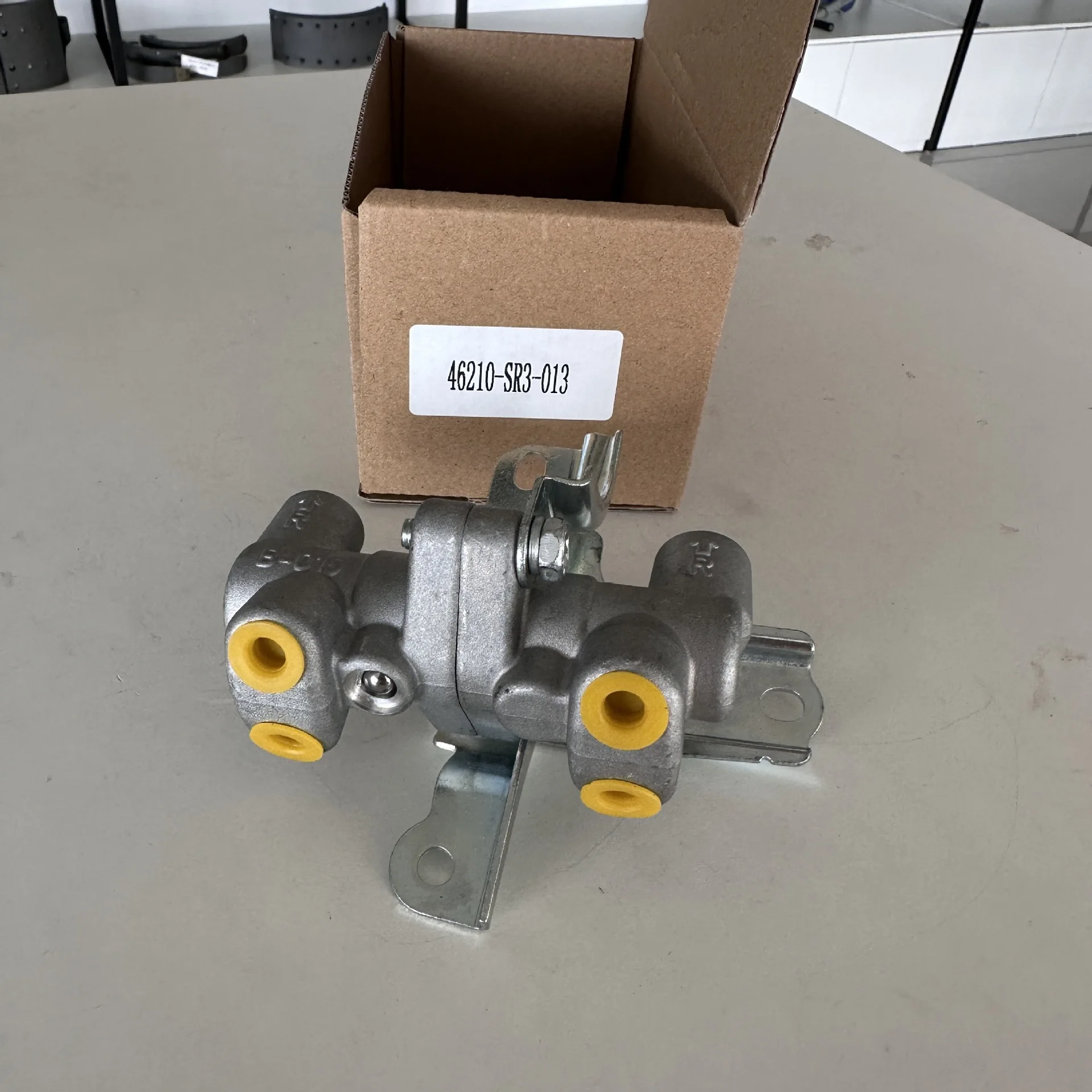 

Automotive Parts Brake Proportional Valve 46210-SR3-013 46210-SR3-013