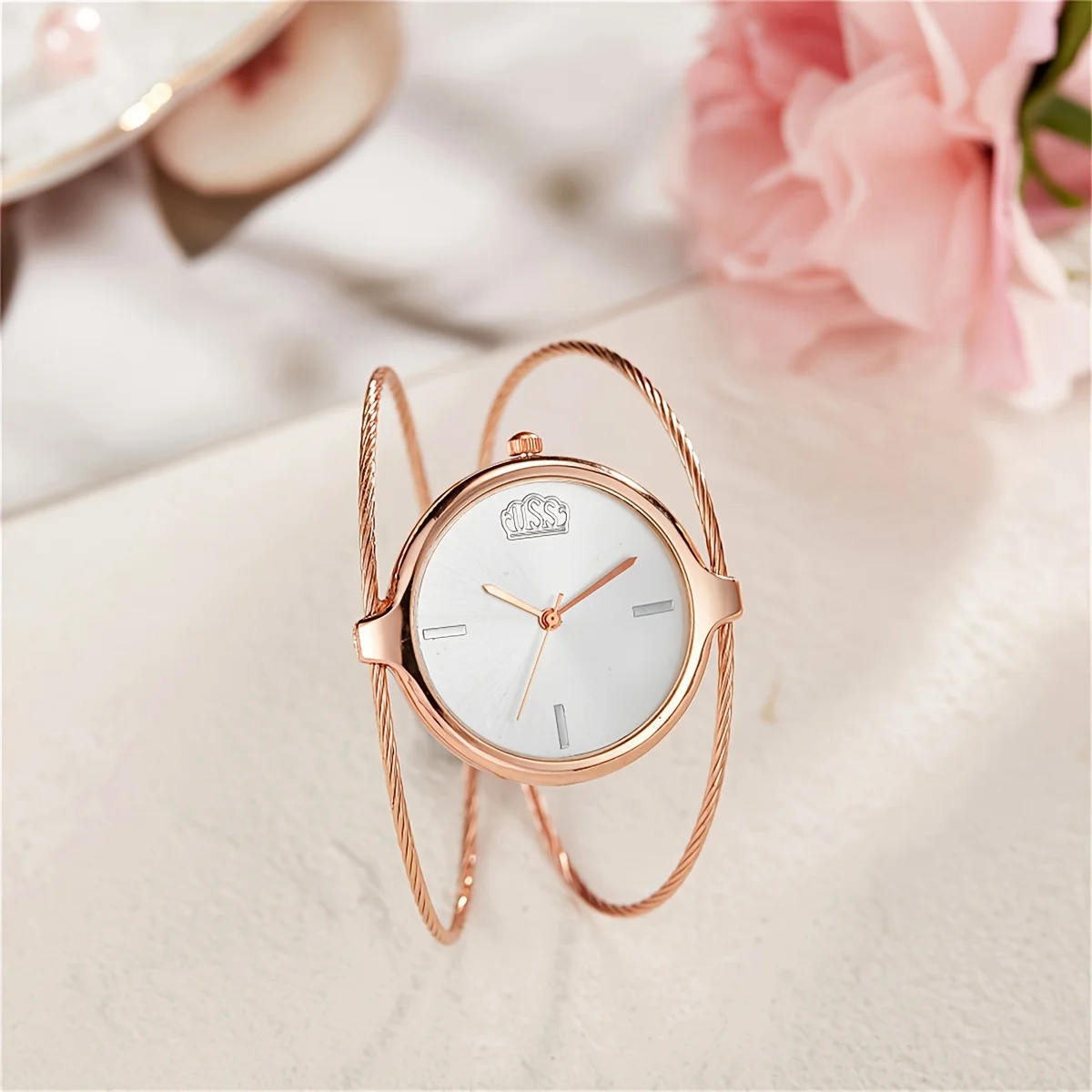 Fashion casual ladies quartz watch, round bracelet watch, elegant alloy ladies watch, quartz watch.