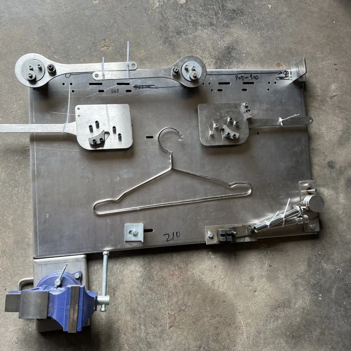 

1-4mm Wire Hanger Making Manual Machine Small Clothes Coat Manual Hanger Making Table/ Hanger Machine Making Manual