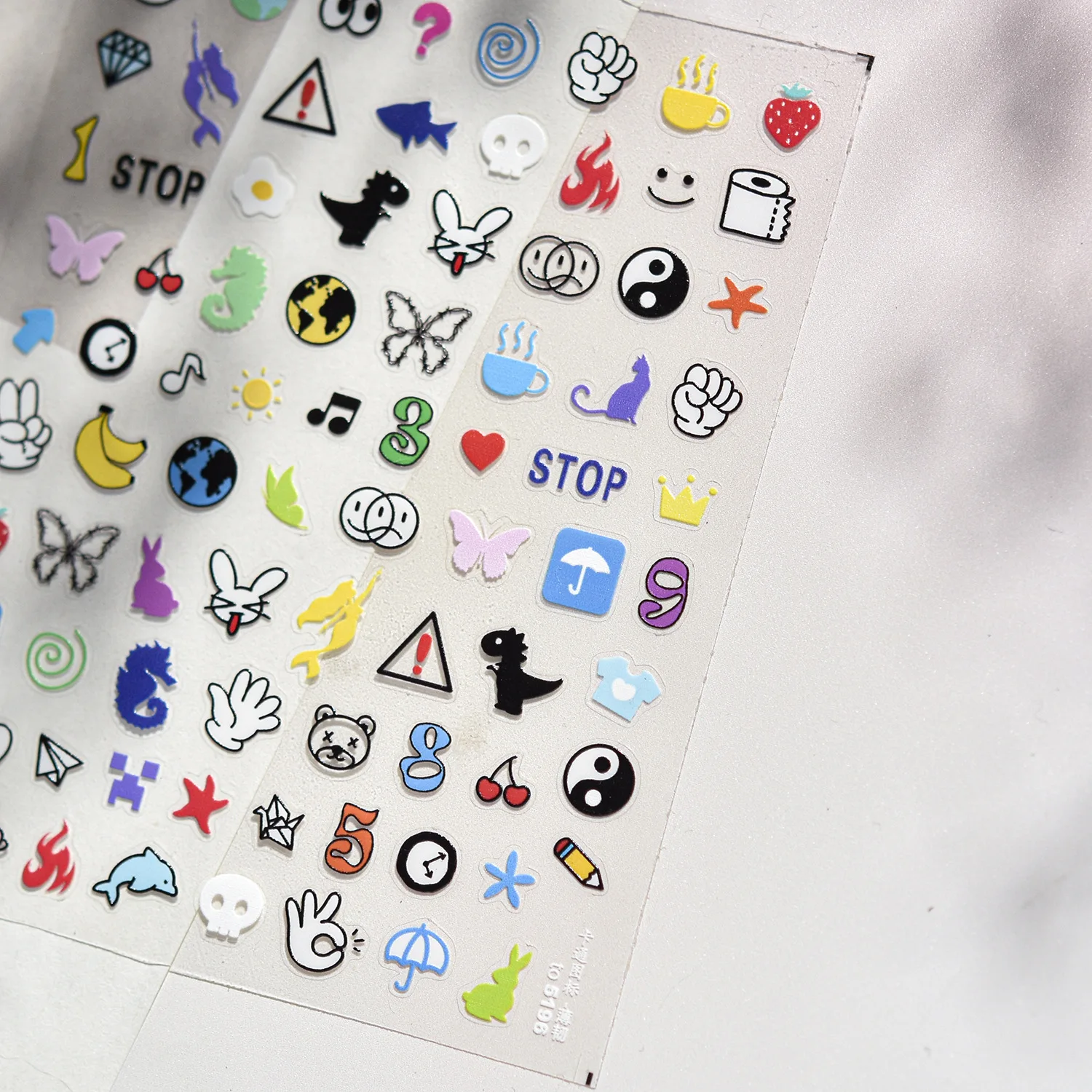 الفواكه الحيوانات نمط النقوش ورقة كرين الأسماك عدد العين ساعة الوقت ستار تاج قلم رصاص ديناصور مسمار الفن ملصق مانيكير مائي