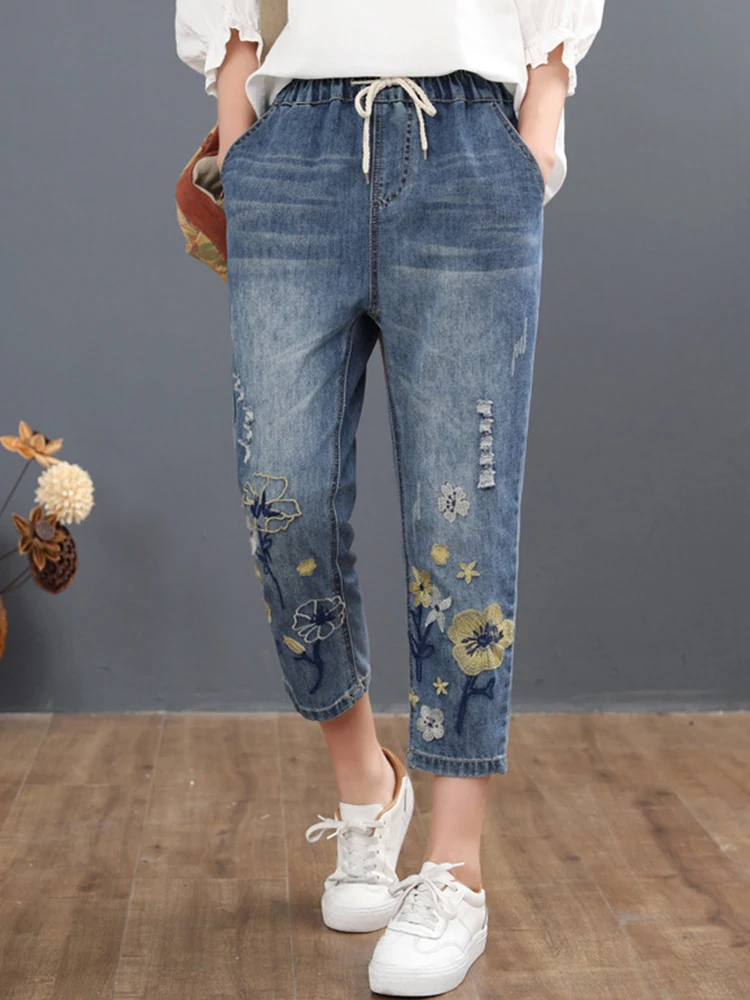 Amaxlulue 2025 chinês verão moda senhoras vintage bordado jeans feminino casual floral denim calças rasgadas harem pantalons