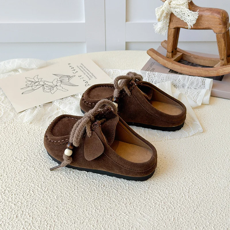 أحذية أطفال جديدة لربيع وخريف 2025 أحذية غير رسمية سهلة الارتداء للفتيات والأولاد على الطراز الكوري نعل ناعم مضاد للانزلاق حذاء متعدد الاستخدامات