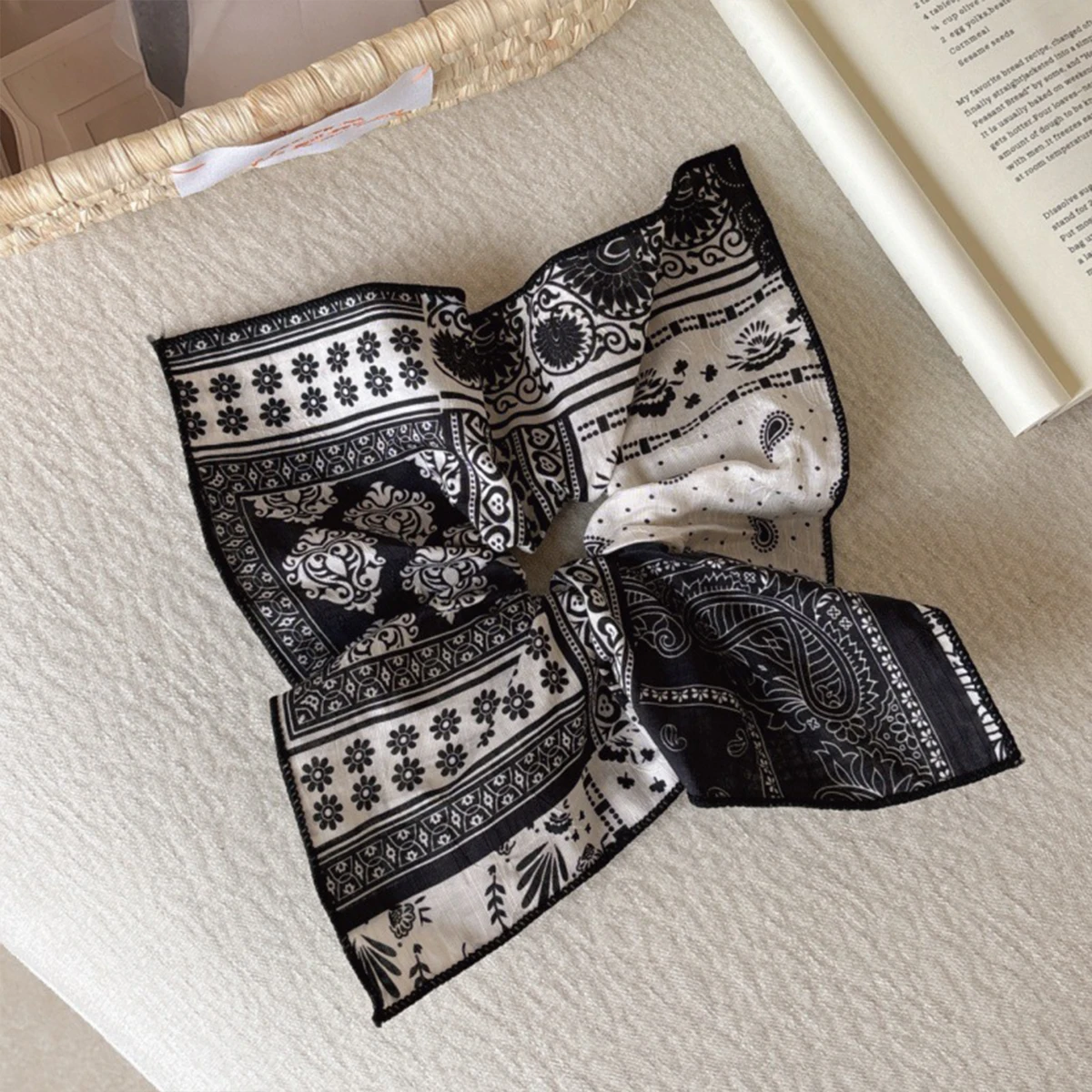 1pc vintage cashew flower high-end triangle grab clip new shark clip,retro square scarf scrunchie headband hairpin view 5