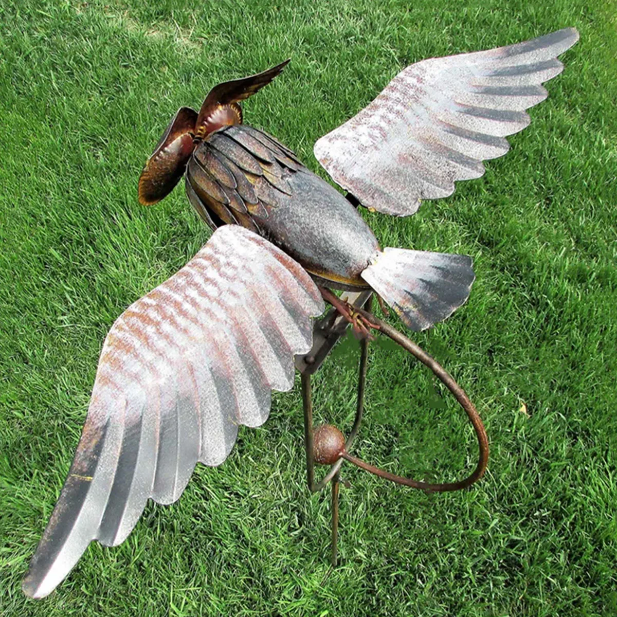 Owl Garden Decoration Iron Wing Flapping Owl Wind Spinner Life-Like Weather Resistant Eagle Garden Stake Outdoor Art Statue