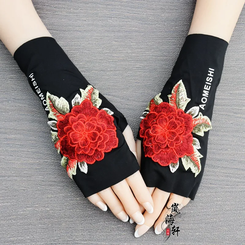 Guanti ricamati stile etnico Bracciali da donna Seta ghiacciata Sottile Mezze dita Cicatrice Touch screen parasole primaverile ed estivo