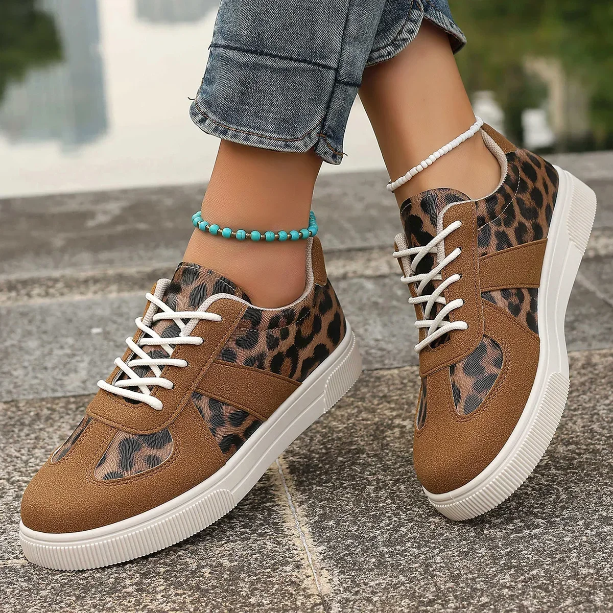 

Women Fashion Leopard Flat Sneakers Lightweight Lace-up Non Slip Running Shoes Female Casual Soft Sole Single Shoes Plus Size 42
