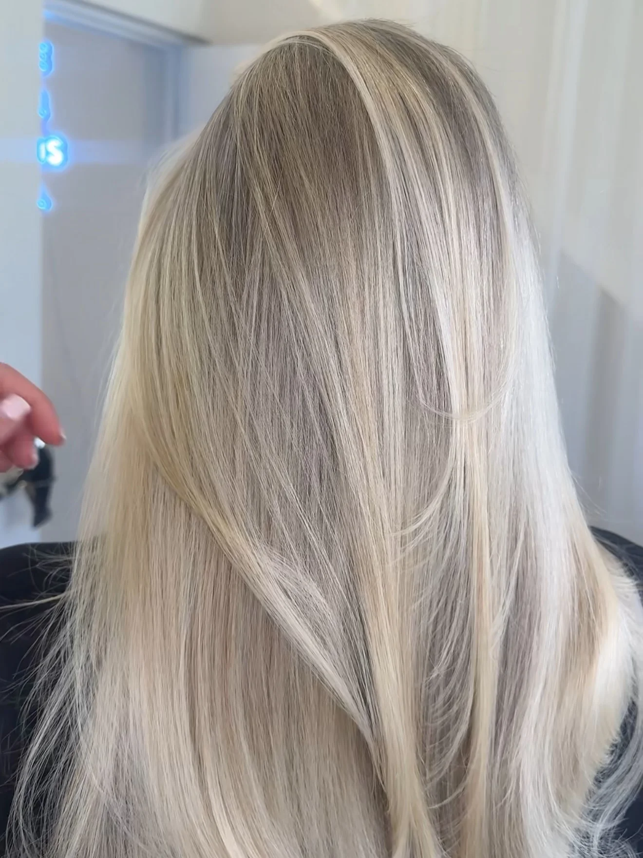 

Ash Platinum Blonde Balayage Wig 13x4 Lace Front Long Straight Synthetic Fiber Wig with Highlights New Collection