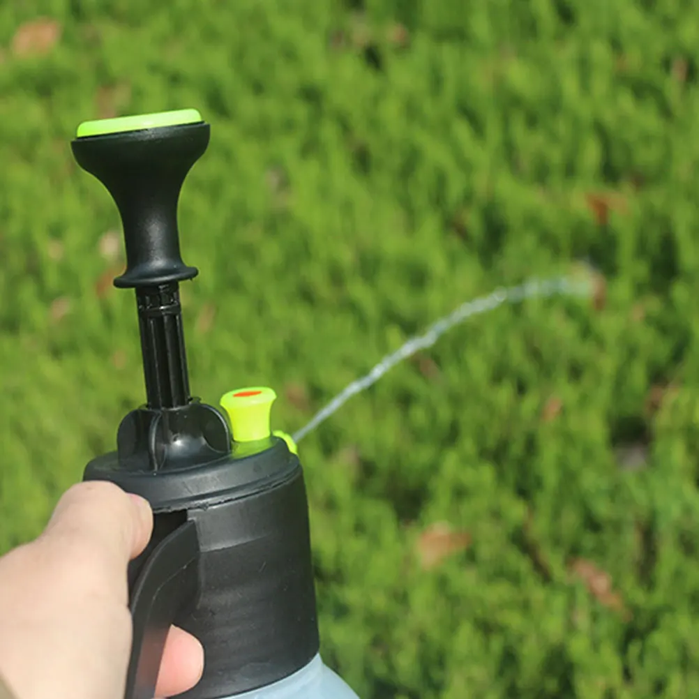

1pc 2L Water Pressure Sprayer Strong Pp Material Spray Garden Balcony Plant Irrigation Tool Pump Pressure Sprayer