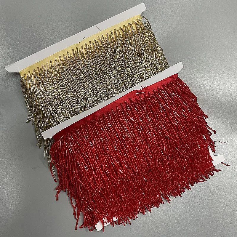 

Фабричные готовые изделия: кружево ручной работы с бисером, бусинами-трубочками и бахромой, идеально подходящие для рукоделия, декора одежды, штор и танцевальных платьев.