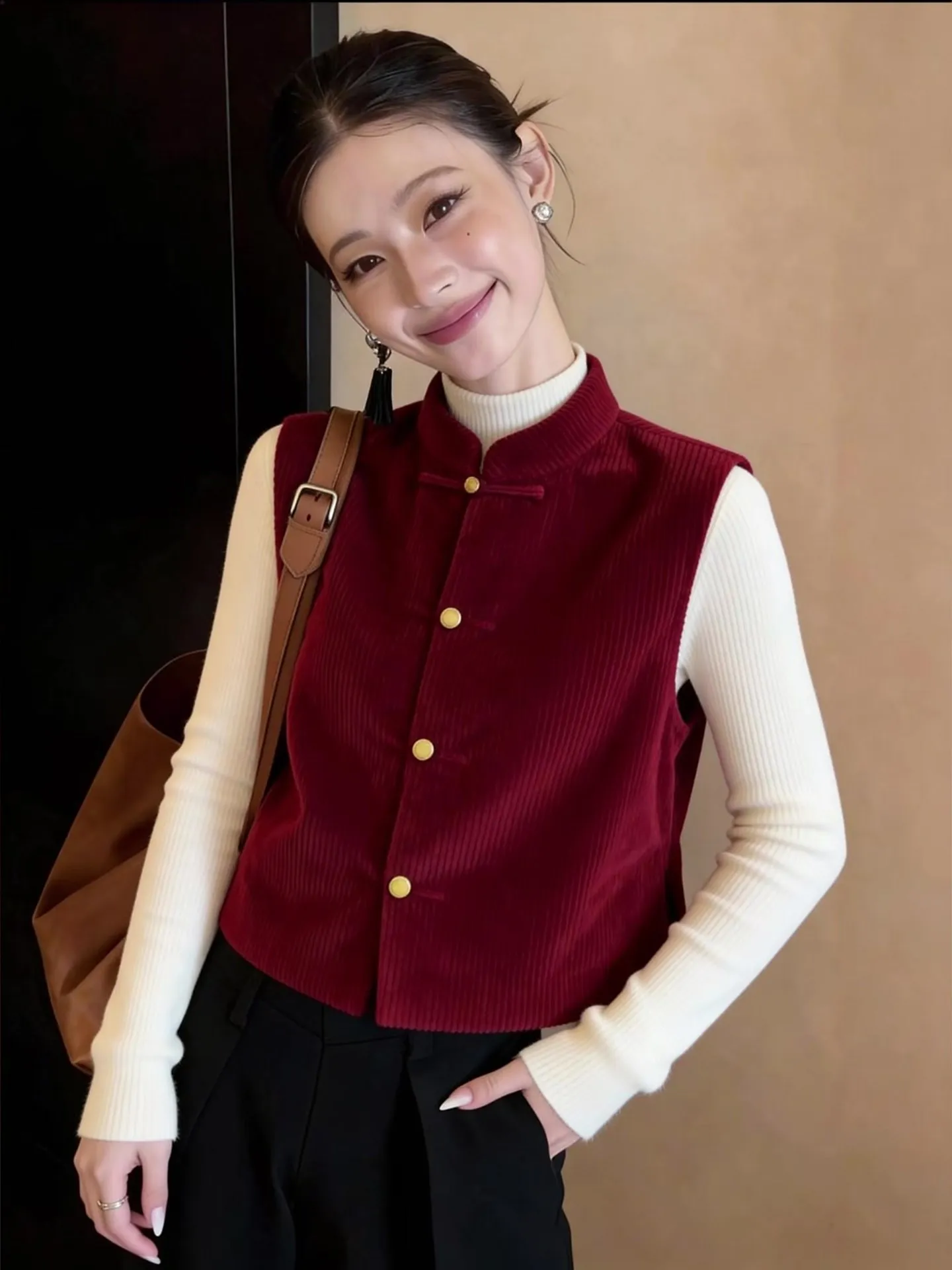

Spring 2026 New Chinese Sle Red Corduroy Vest Women's Faionable Versatile Lightweight Svel Top Commute Wind