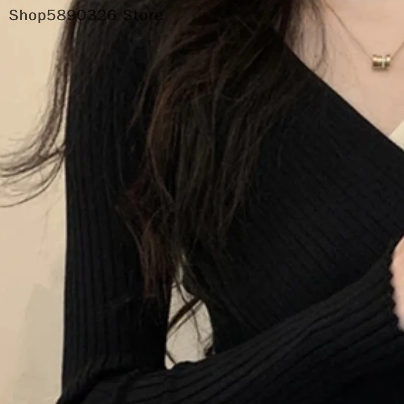 

2025 Autumn New V-neck Cross-knitted Bottoming Sweater Women's Sweater Design Slim Short Top