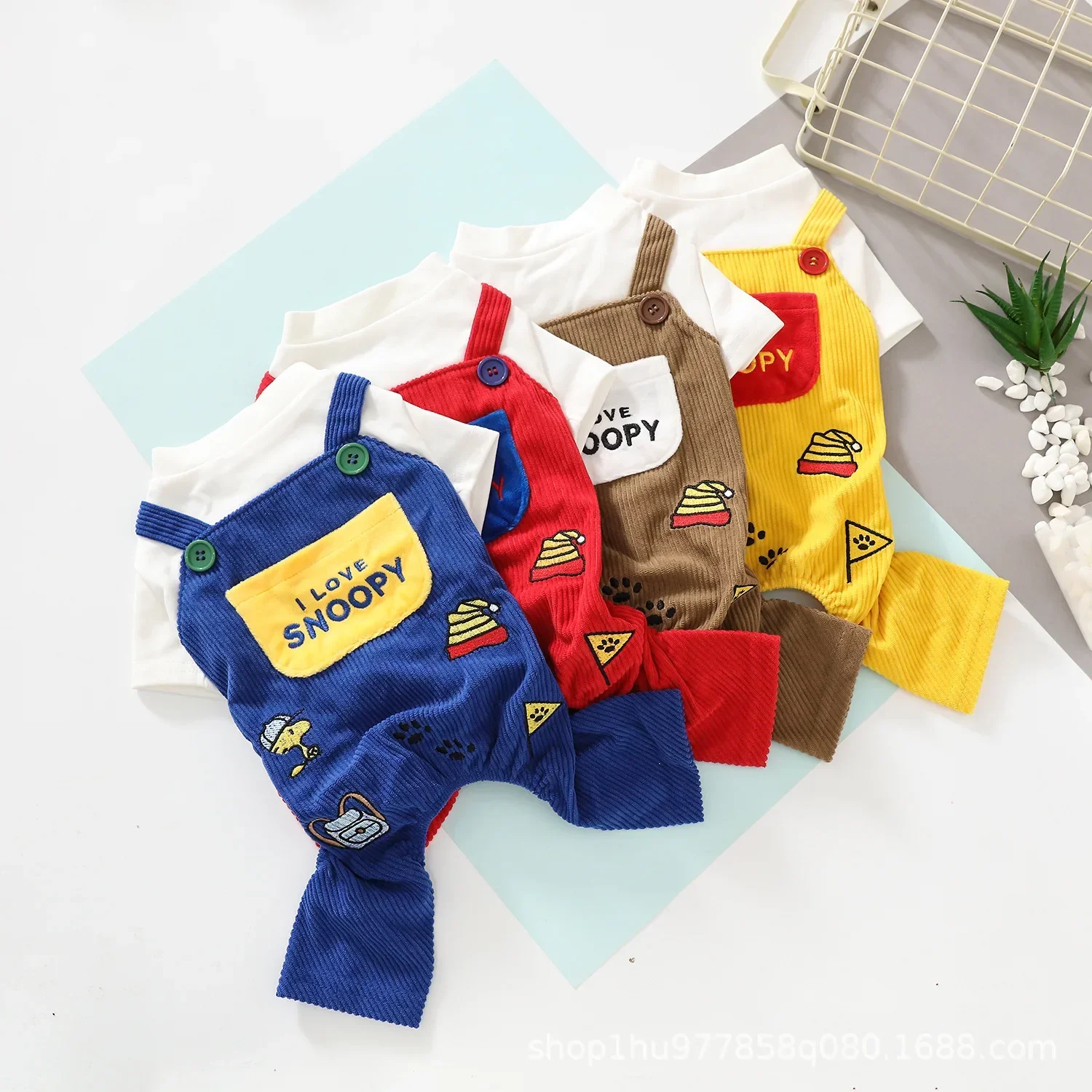 

Snoopy New Cute Pet Cartoon embroidery Dog Four-legged T-shirt Short Sleeve Spring, Autumn and Summer Pet dog Clothes