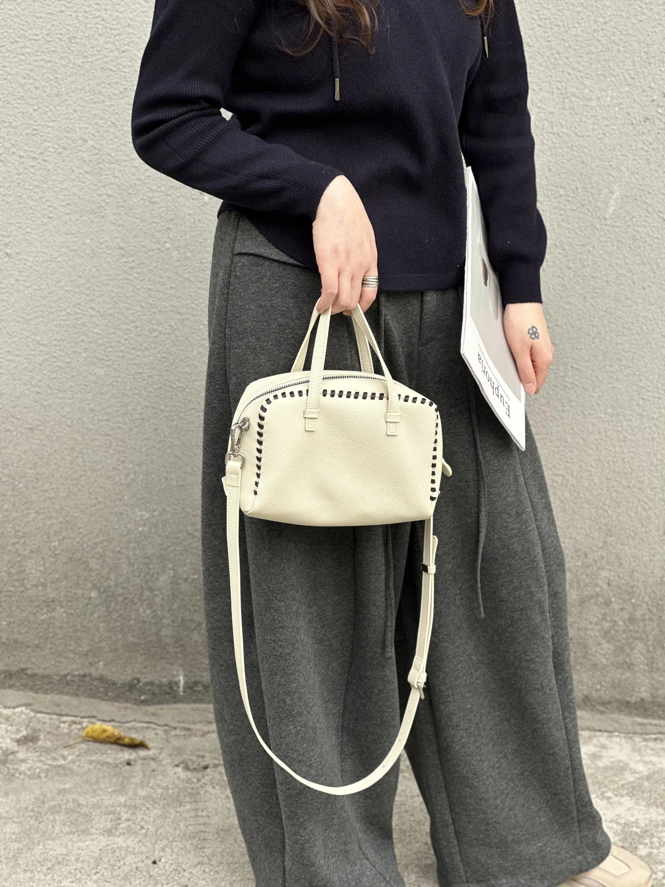 

2026 New Model Boston Bag for Women, Crossbody, First-Layer Genuine Leather, Niche Shoulder and Handbag Bowling Bag