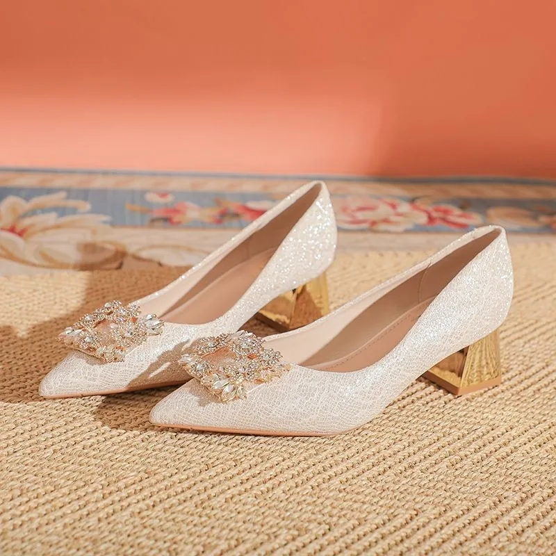 

Высокие каблуки, весна-лето 2025, новые элегантные туфли феи с жемчугом, мягкой подошвой и высококачественным толстым каблуком цвета шампанского