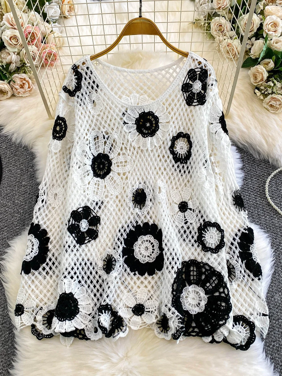 

n Vaion Sle Double Color Hook Flower Hollow Long Sve Women's Summer Knitted Top Loose Slimming Layering irt