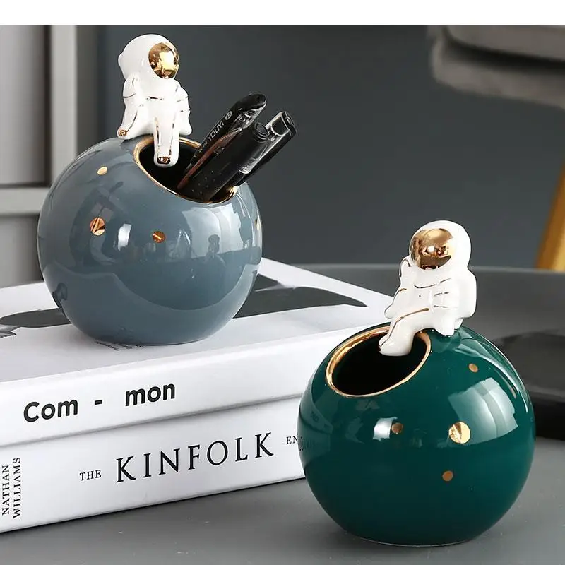 Ceramics Astronaut Planet Desktop Storage Organization Pen Holder Candy Snacks Lovely Human Sculpture Modern Home Decoration