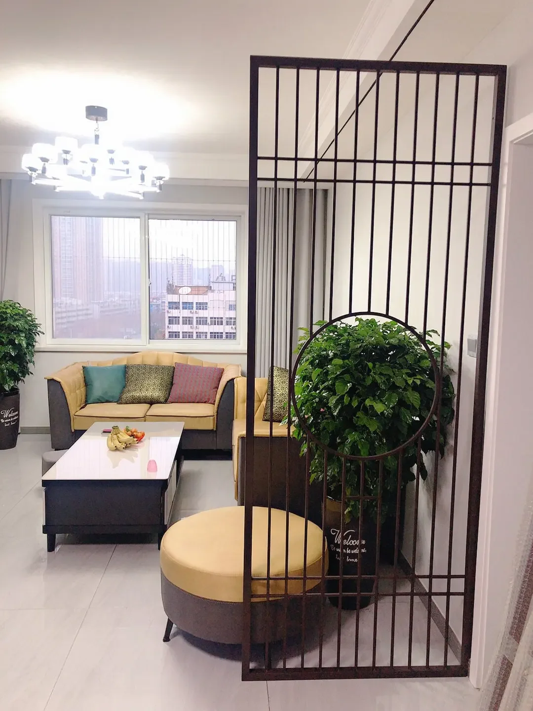 Light luxury wrought iron screen partition living room hollow entrance entrance, carved stainless steel hotel office