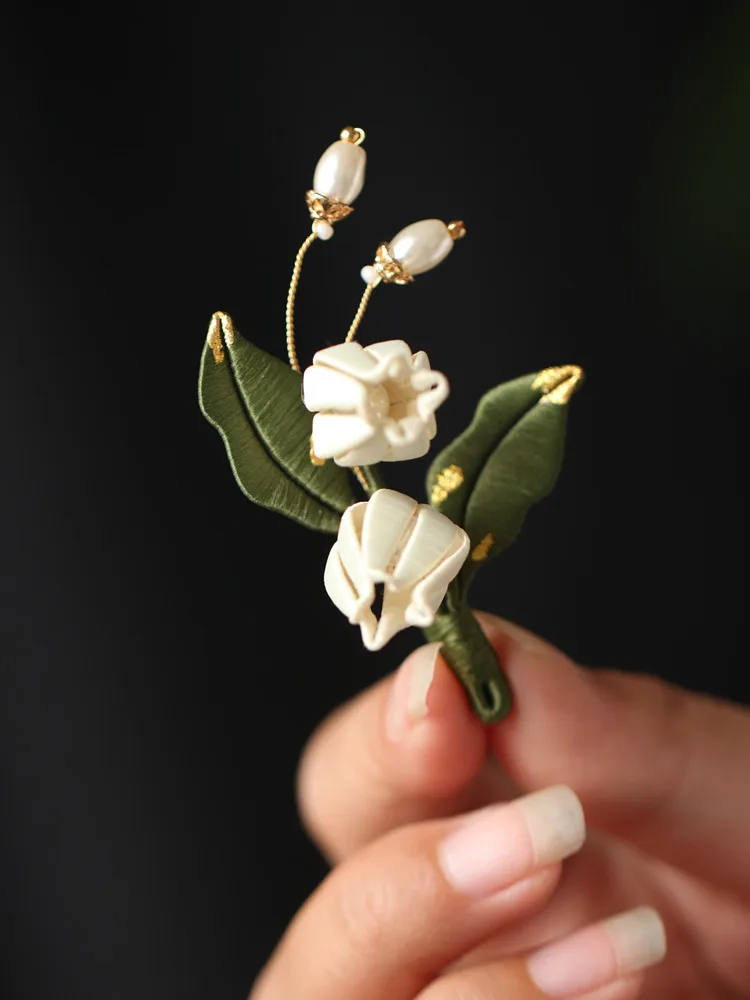 Handmade Chinese Silk Wrapped Flower Brooch Pin For Women Lily Of The Valley Orchid Magnolia Hanfu Cheongsam Bridesmaid Corsage
