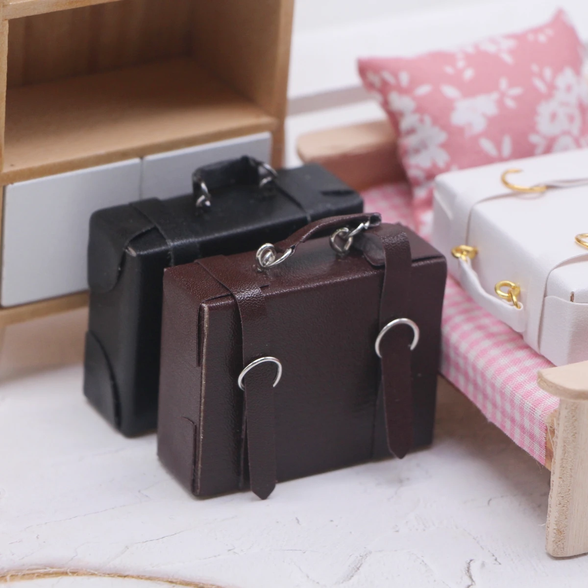 1Pcs Dollhouse Miniature Wooden Furniture Travel Trunk Suitcase Luggage Briefcase Small Keepsake Box Case Model Can Open Close