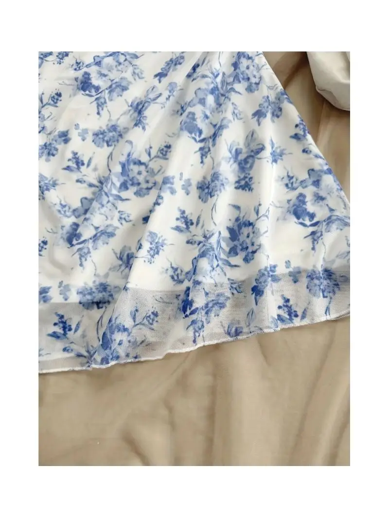 เดรสฤดูร้อนลำลองลายดอกไม้พิมพ์ลายแขนกุดคอเหลี่ยมจีบมินิเดรสลำลองสำหรับผู้หญิง