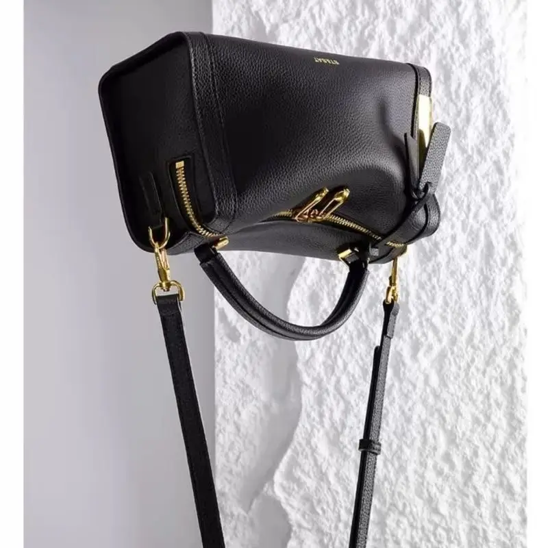 

Large-capacity Bag New Niche Design Handbag Commuter High-end Single Shoulder Messenger Bag Exquisite Simple Casual Personality