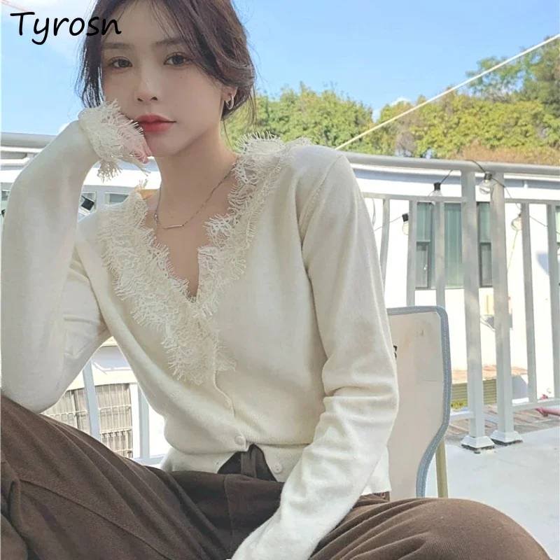 تي شيرت حريمي تريكو دانتيل بأزرار أنيقة ضيقة على الطراز الكوري الصلبة على شكل حرف v وأكمام طويلة ومرونة عالية ملابس علوية نسائية ناعمة على الموضة