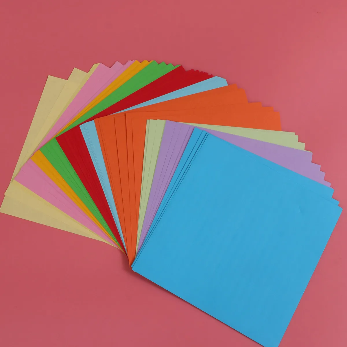 200Sheets 15x15cm 20 Color Origami Paper Double Sided for Learning Colors Folding Crafts Fine Motor Skills Art Projects