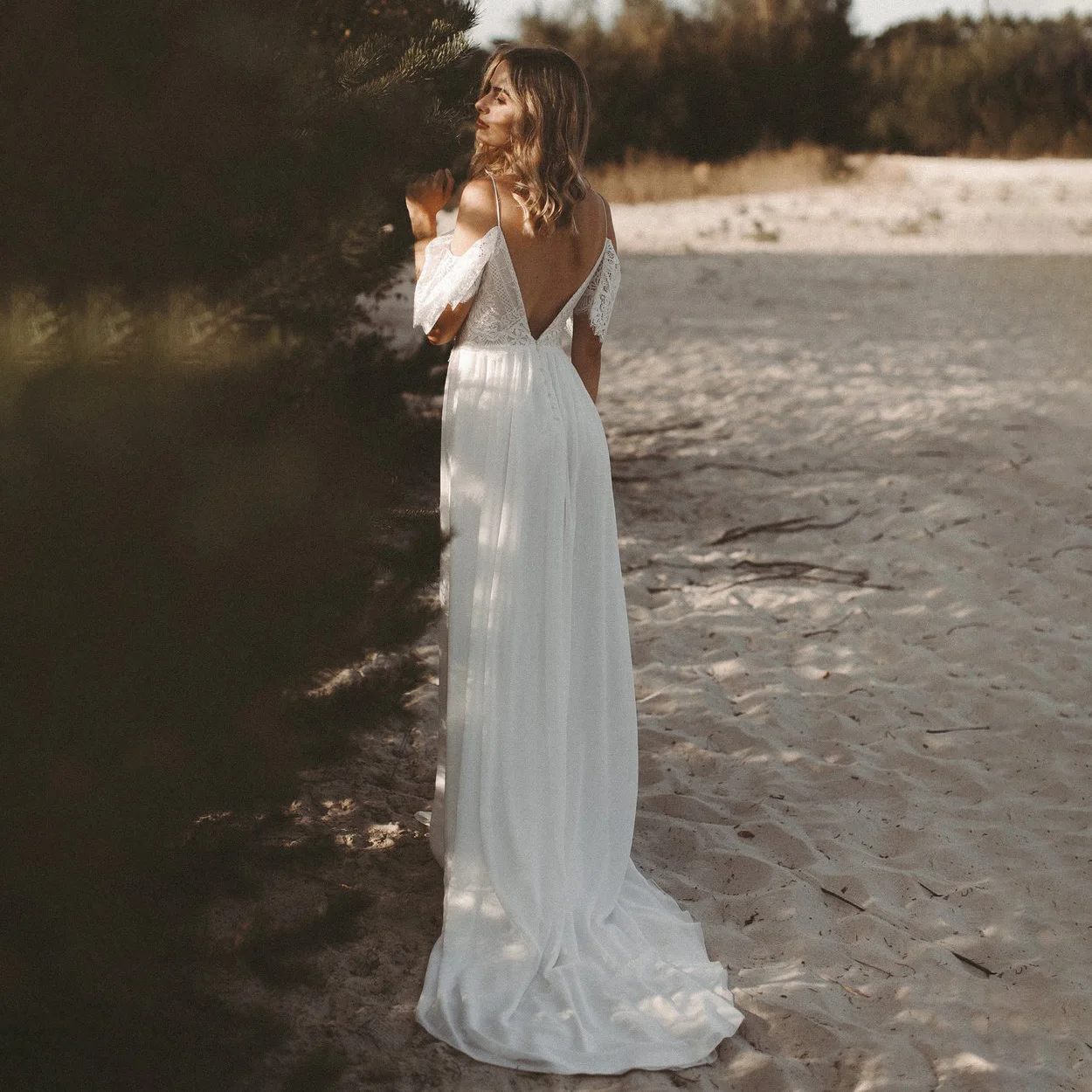 Boêmio sexy decote em v praia robe de mariée sem costas cintas de espaguete rendas chiffon alargamento mangas vestido de casamento vestido de noiva