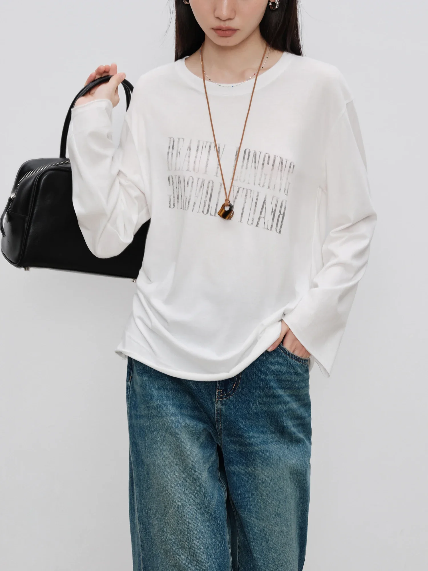 ZIQIAO Chic Retro Letter Print Loose Long-Sleeved T-shirts Office Lady Cotton Female Autumn Thin White Tops 24ZQ93246