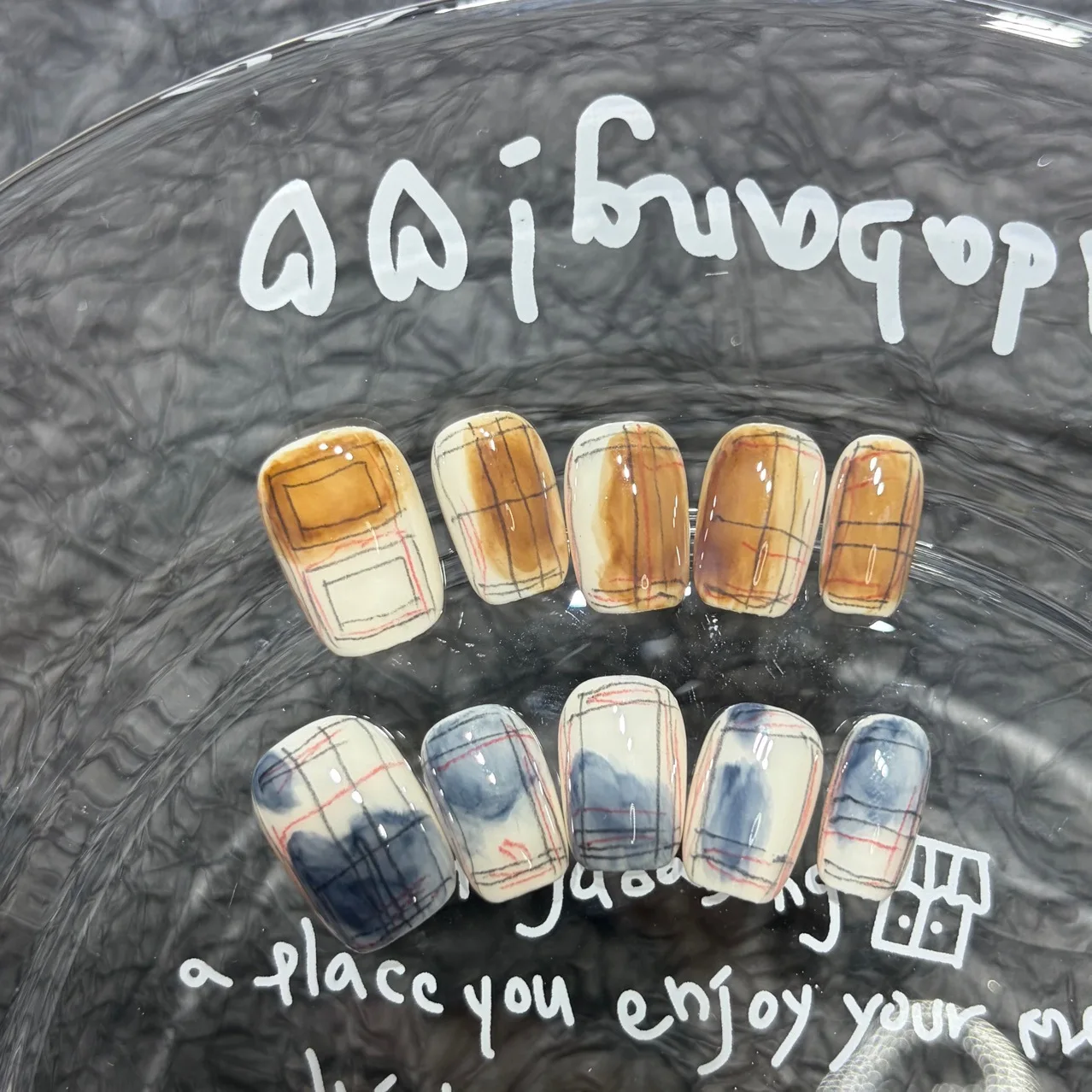 

10 шт., синие пятнистые короткие квадратные ногти ручной работы, простые сетчатые линии, накладные ногти для девочек и женщин, носимые милые типсы для ногтей